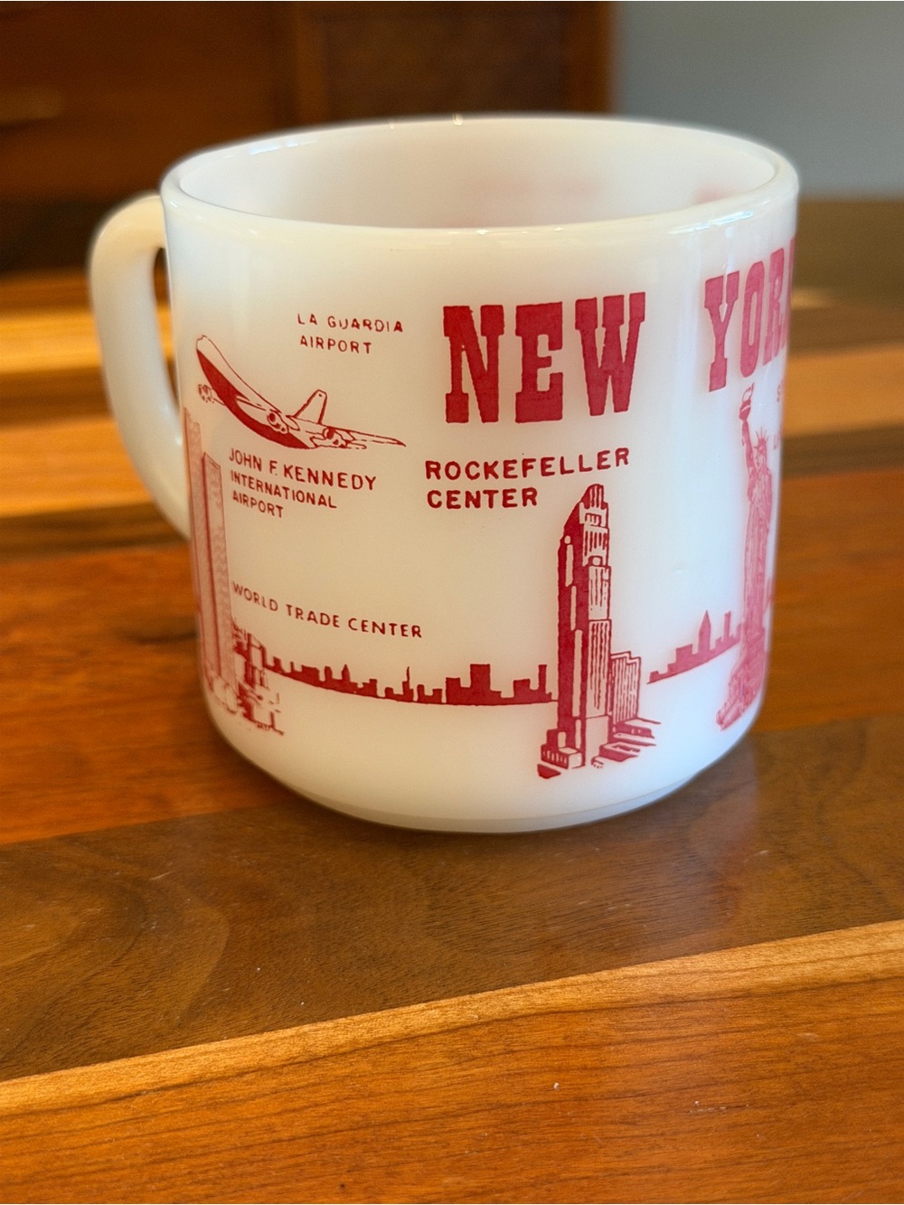 New York Landmark Mug in White with Red Graphics